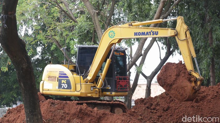 Progres Pembangunan Alun-alun Kota Bekasi Sudah 50% Lho Pembangunan Alun-alun Kota Bekasi ini sudah berjalan sejak Juni 2021 lalu, kini progresnya sudah mencapai 50 persen. Berikut foto-foto terkininya.