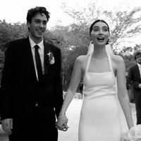 Pada Jumat (22/10/2021) Meadow Walker berbagi kabar pernikahannya dengan sang tunangan Louis Thornton-Allan. Pernikahan mereka digelar pada awal Oktober 2021 di salah satu pantai di Republik Dominika. “We’re married!!!” tulis model 22 tahun itu pada unggahan Instagramnya. (Foto: Instagram/@meadowwalker)
