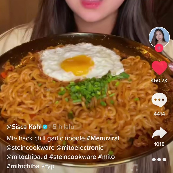 Sisca Kohl Masak Mie Pakai Telur Ceplok, Netizen: Akhirnya Makan Versi Rakyat!