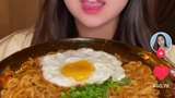 Sisca Kohl Masak Mie Pakai Telur Ceplok, Netizen: Akhirnya Makan Versi Rakyat!