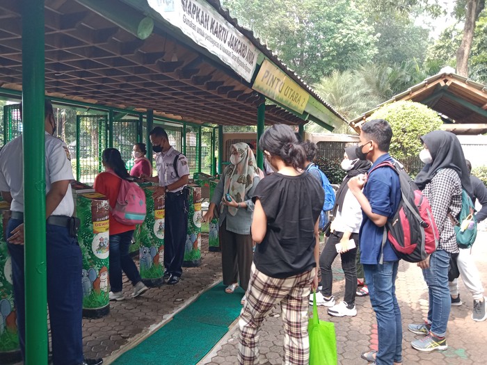 Suasana di Ragunan yang mulai dibuka lagi (Annisa-detikcom)