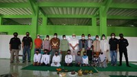 Sementara itu, Humas DPP Sahabat Ganjar, Indah CH mengatakan, kegiatan Sahabat Ganjar di Jateng kali ini memang menyasar Ponpes sebagai langkah edukasi kepada para santri. Dan kegiatan ini bertujuan sebagai modal untuk membuat usaha ketika para santri lulus dari Ponpes.