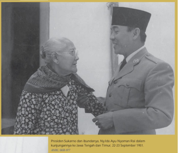 Sukarno dan Ibundanya, Ida Ayu Nyoman Rai. (Dok ANRI)