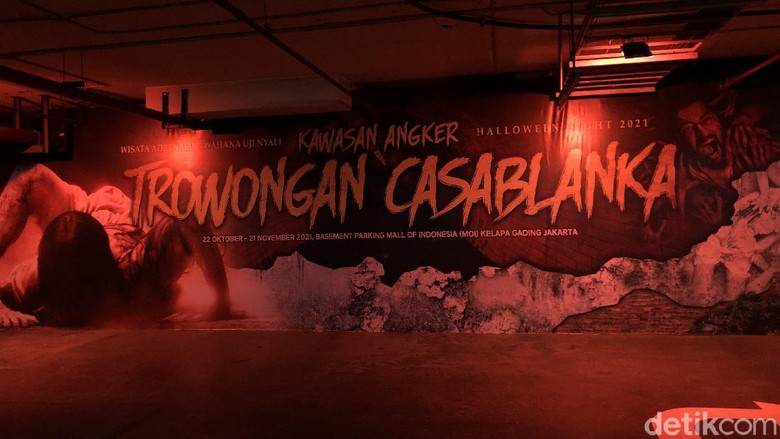 Terowongan Casablanca Wahana rumah hantu drive-thru pertama di Indonesia.