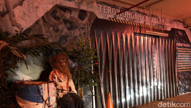 Wahana rumah hantu drive-thru pertama di Indonesia.