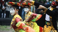 Wawan mengungkapkan gelaran tari secara kolosal tersebut dimaksudkan sebagai langkah percobaan gelaran seni budaya di Kabupaten Bandung. Pasalnya, sudah hampir satu tahun lebih tidak ada event besar seni budaya di Kabupaten Bandung. Dalam pelaksanaannya, tutur Wawan, pihaknya menerapkan protokol kesehatan yang ketat. Setiap peserta dan panitia mengikuti swab antigen terlebih dahulu. Selain itu, sejumlah penari pun nampak mengenakan face shield.