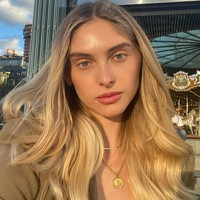 Dulu Anna sendiri sering melakukan cara-cara kurang sehat yang membuatnya tidak menstruasi. Ia bahkan menunjukkan bentuk perutnya untuk memperlihatkan bagaimana itu disebut kurang kurus.Foto: Instagram @annavgantt