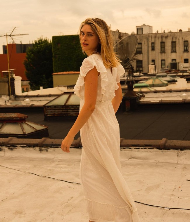 Saat-saat inilah yang aku benci sebagai model. Karena aku tidak pernah cukup baik dan aku sudah jadi model sejak 2014 dan aku mulai dengan ukuran (tubuh) 0/2, melakukan editorial (pemotretan majalah) dan runway dan sekarang ukuranku 4/6 dan aku dicibir setiap hari karena aku bukan tulang dan aku tidak lagi tidak sehat, Foto: Instagram @annavgantt