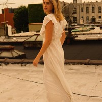 Saat-saat inilah yang aku benci sebagai model. Karena aku tidak pernah cukup baik dan aku sudah jadi model sejak 2014 dan aku mulai dengan ukuran (tubuh) 0/2, melakukan editorial (pemotretan majalah) dan runway dan sekarang ukuranku 4/6 dan aku dicibir setiap hari karena aku bukan tulang dan aku tidak lagi tidak sehat, Foto: Instagram @annavgantt