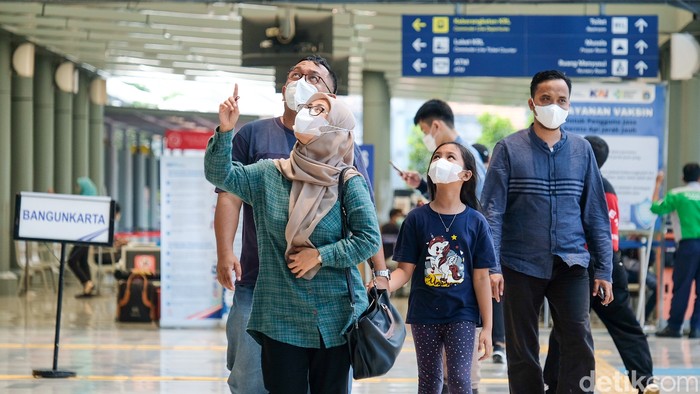 Anak usia di bawah 12 tahun kini diizinkan untuk naik kereta api. Hal tersebut merupakan salah satu pelonggaran aturan yang dilakukan pemerintah baru-baru ini.