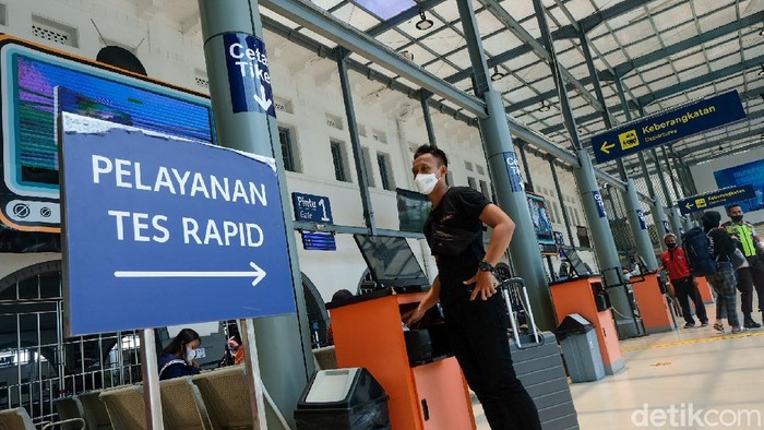 Anak usia di bawah 12 tahun kini diizinkan untuk naik kereta api. Hal tersebut merupakan salah satu pelonggaran aturan yang dilakukan pemerintah baru-baru ini.