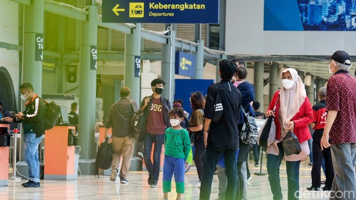 Anak usia di bawah 12 tahun kini diizinkan untuk naik kereta api. Hal tersebut merupakan salah satu pelonggaran aturan yang dilakukan pemerintah baru-baru ini.