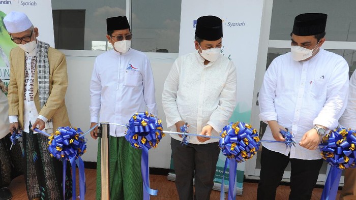 Salah satu bentuk kepedulian terhadap dunia pesantren terus digalakkan oleh AXA Mandiri lewat membangun perpusatakaan. Ini salah bukti nyatanya.