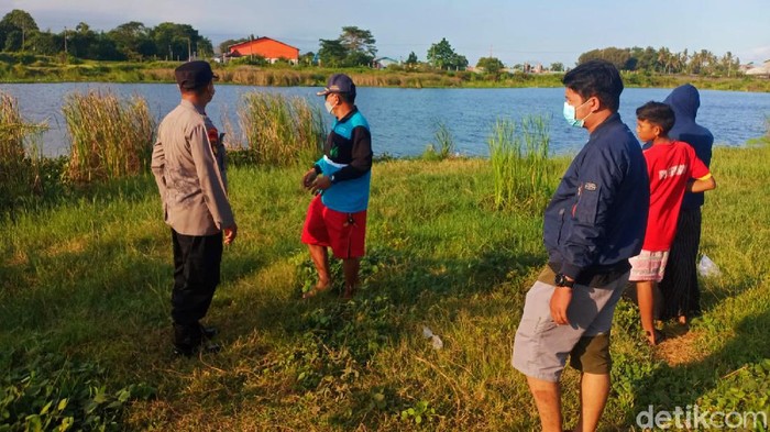 Seorang bocah tewas tenggelam dalam danau bekas galian tambang. Ia yakni Siti Madura (13) warga Desa Labanasem, Kecamatan Kabat, Banyuwangi.
