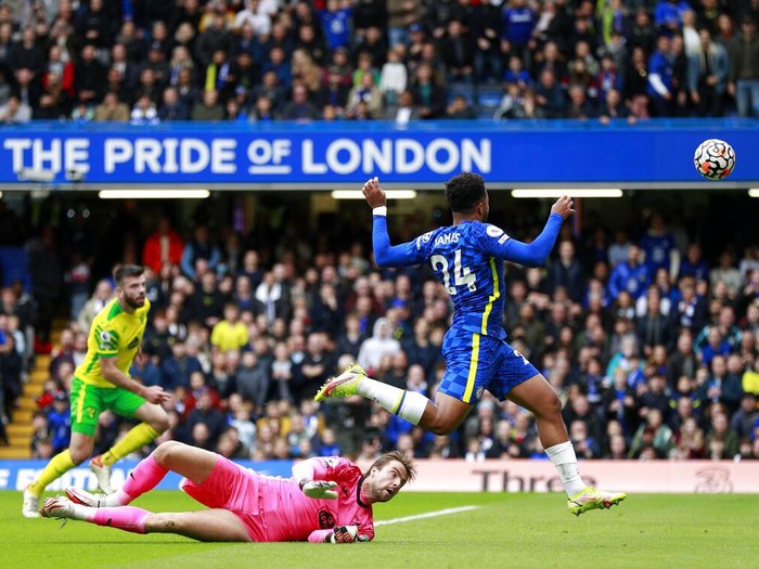 Chelsea's Reece James, right, scores his side's third goal during the English Premier League soccer match between Chelsea and Norwich City at Stamford Bridge Stadium in London, Saturday, Oct. 23, 2021. (AP Photo/Ian Walton)