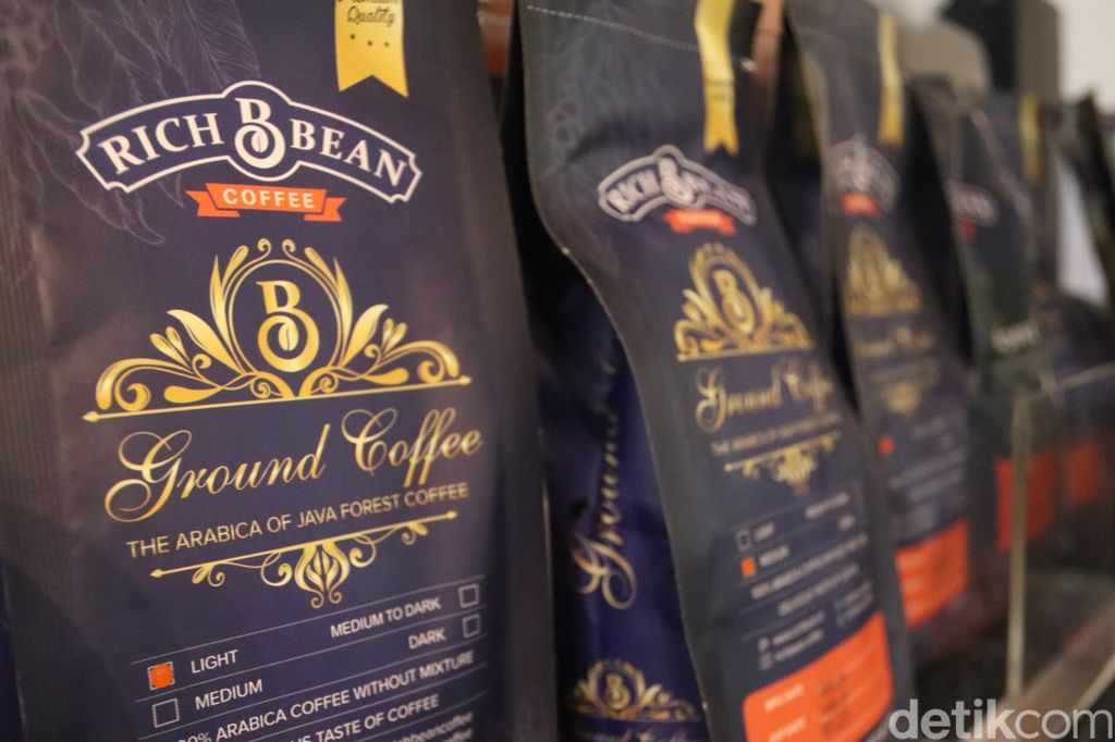 Coffee Cocktail yang Dingin Harum Ditawarkan Salah Satu Kafe Bandung