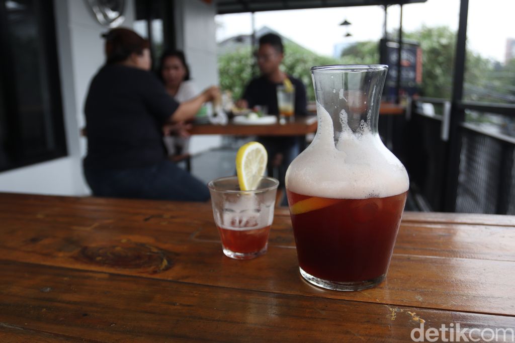 Coffee Cocktail yang Dingin Harum Ditawarkan Salah Satu Kafe Bandung