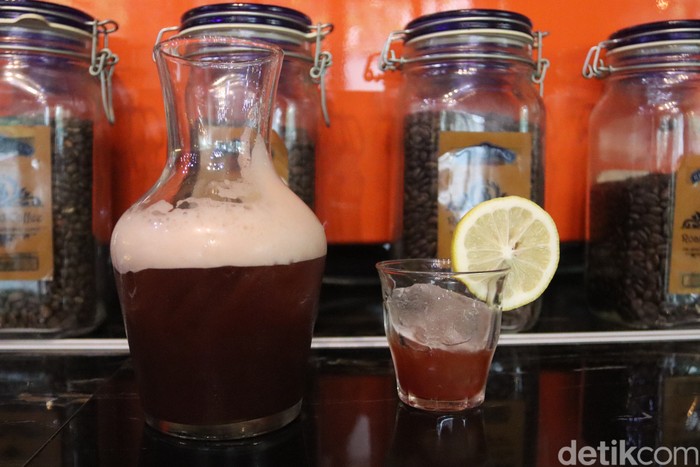 Coffee Cocktail yang Dingin Harum Ditawarkan Salah Satu Kafe Bandung