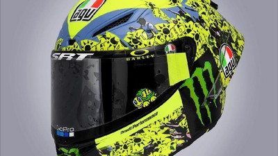 Helm Spesial Rossi di Balapan Kandang Terakhir