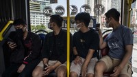 Meski angkutan kota di DKI Jakarta dibolehkan beroperasi dengan kapasitas maksimum 100 persen, kapasitas maksimum Kereta Rel Listrik (KRL) tetap hanya 32 persen. Hal itu mengacu pada menerbitkan Surat Edaran (SE) Nomor 89 Tahun 2021 yang diterbitkan oleh Kementerian Perhubungan dan mulai berlaku pada 21 Oktober 2021. SE tersebut mengatur kapasitas maksimum penumpang kereta api antarkota, kereta rel listrik (KRL), dan kereta api lokal. Kapasitas maksimum untuk kereta api antarkota ditetapkan sebesar 70 persen, sedangkan KRL dan kereta api lokal di wilayah aglomerasi masing-masing 32 persen dan 50 persen.