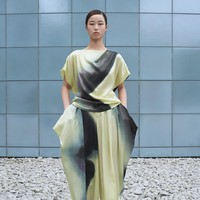 Fashion show terbaru Issey Miyake menampilkan koleksi Spring/Summer 2022. Foto: dok. Issey Miyake.