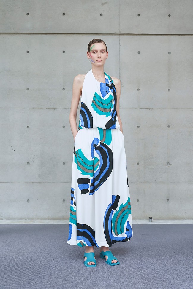 Fashion show terbaru Issey Miyake menampilkan koleksi Spring/Summer 2022. Foto: dok. Issey Miyake.