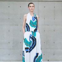 Fashion show terbaru Issey Miyake menampilkan koleksi Spring/Summer 2022. Foto: dok. Issey Miyake.