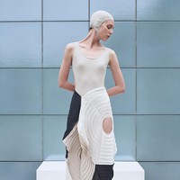 Fashion show terbaru Issey Miyake menampilkan koleksi Spring/Summer 2022. Foto: dok. Issey Miyake.