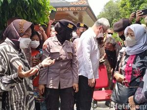 Risma ke Peternak Soal Telur Bukan Kewenangannya: Mosok Sampean Tego Aku Dipenjara