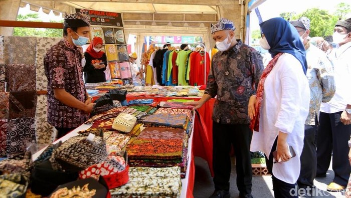 menteri koperasi dan ukm teten masduki di banyuwangi
