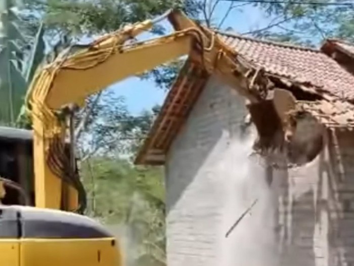 pembongkaran rumah di trenggalek