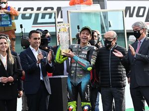 Pesta Perpisahan Emosional Valentino Rossi di MotoGP Emilia Romagna