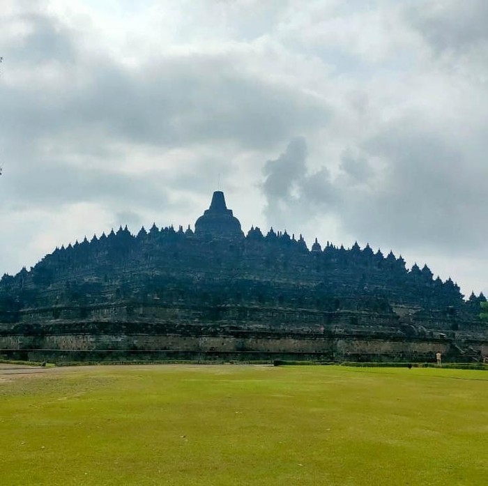 Berbagai kegiatan telah disiapkan jelang pembukaaan Pekan Kebudayaan Nasional 2021 yang jatuh pada Senin (25/10/2021). Pekan Kebudayaan Nasional kali ini mengangkat tema cerlang nusantara pandu masa depan, khususnya yg berkaitan dgn kehebatan kearifan lokal pada sandang, pangan dan papan.