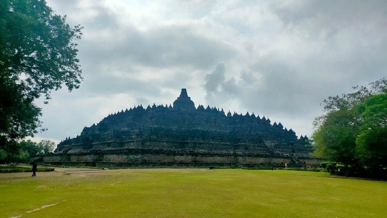 Persiapan Jelang Pekan Kebudayaan Nasional 2021 Berbagai kegiatan telah disiapkan jelang pembukaaan Pekan Kebudayaan Nasional 2021 yang jatuh pada Senin (25/10/2021). Pekan Kebudayaan Nasional kali ini mengangkat tema cerlang nusantara pandu masa depan, khususnya yg berkaitan dgn kehebatan kearifan lokal pada sandang, pangan dan papan.
