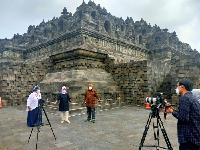 Persiapan Jelang Pekan Kebudayaan Nasional 2021 Berbagai kegiatan telah disiapkan jelang pembukaaan Pekan Kebudayaan Nasional 2021 yang jatuh pada Senin (25/10/2021). Pekan Kebudayaan Nasional kali ini mengangkat tema cerlang nusantara pandu masa depan, khususnya yg berkaitan dgn kehebatan kearifan lokal pada sandang, pangan dan papan.