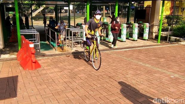 Ragunan ramai dikunjungi warga usai dibuka lagi pasca PPKM level 2 (Rakha Arlyanto Dharmawan/detikcom)