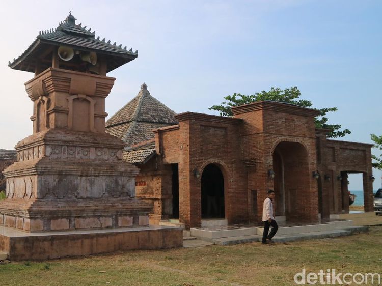 Menara Sunan Kudus yang Bukan di Kudus