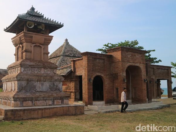 Menara Sunan Kudus yang Bukan di Kudus