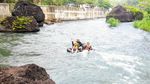 Potret Keseruan River Tubing di Kebumen