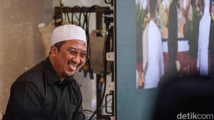 Saat Airlangga hingga Yusuf Mansur Maulidan di Masjid DPP Golkar DPP Partai Golkar menggelar peringatan maulid Nabi Muhammad SAW. Acara dihadiri Ketum Golkar Airlangga Hartarto hingga Yusuf Mansur.
