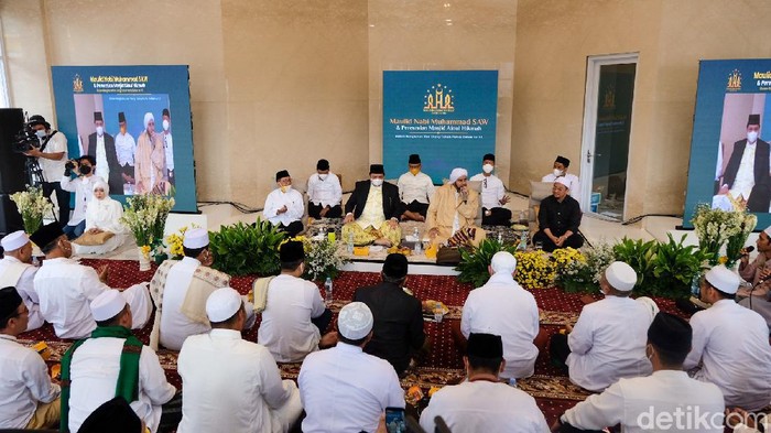 DPP Partai Golkar menggelar peringatan maulid Nabi Muhammad SAW. Acara dihadiri Ketum Golkar Airlangga Hartarto hingga Yusuf Mansur.
