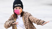 Setelah mundur dari 2NE1 dan YG Entertainment, saat ini Sandara Park masih aktif berkarier di dunia hiburan. Foto: (dok. Instagram @daraxxi)