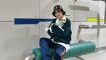 Gaya Modis Sandara Park Pakai Sneakers, Nggak Kayak 36 Tahun!