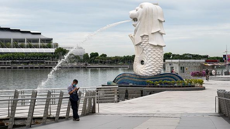 Siap Buka Pintu Buat WNI, Ini Syarat Masuk ke Singapura Singapura diketahui siap membuka pintu bagi wisatawan dari Indonesia. Meski begitu, ada sejumlah syarat yang harus diperhatikan. Apa saja syaratnya?