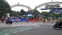 Foto: Hingga siang ini ada 74 mobil yang diputarbalikkan oleh petugas Dinas Perhubungan (Dishub) di lokasi (Rakha Arlyanto Darmawan/detikcom)