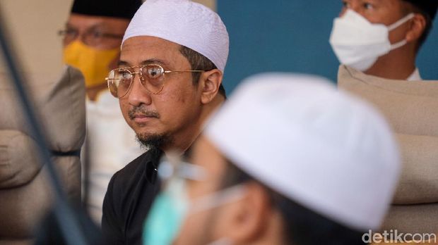Yusuf Mansur menghadiri peringatan Maulid Nabi Muhammad SAW digelar di Masjid Ainul Hikmah, kantor DPP Golkar, Jl Anggrek Neli Murni, Jakarta, Minggu (24/10/2021).