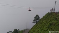 Ketua Lembaga Masyarakat Desa Hutan (PMDH) Pandean, Wardoyo mengatakan, wahana baru dengan konsep yang berbeda. Jika sebelumnya sudah ada Awang-awang, untuk yang ini jenisnya seperti gantole dengan flying fox. (Eko Susanto/detikcom)
