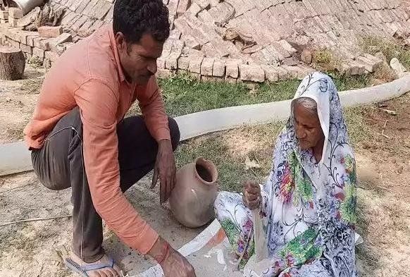 Aneh! Nenek Ini Kecanduan Makan Pasir Selama 65 Tahun