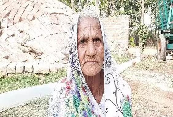 Aneh! Nenek Ini Kecanduan Makan Pasir Selama 65 Tahun