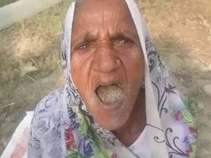 Aneh! Nenek Ini Kecanduan Makan Pasir Selama 65 Tahun Aneh! Nenek Ini Kecanduan Makan Pasir Selama 65 Tahun
